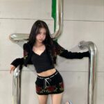 Lee Mi-joo Instagram - 🖤❤️ #건물사이에피어난장미