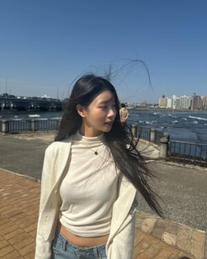 Lee Mi-joo Instagram - 💛