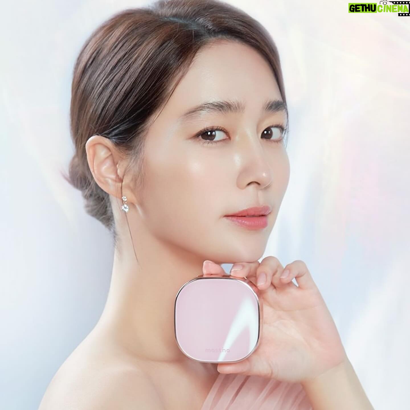 Lee Min-jung Instagram - @mastina_official #매스티나 #쿠션 #ad 매스티나에서 쿠션이 나왔어요 써있는 그대로 Natural glow 자연스럽게 광이 나요^^ 필수템^^