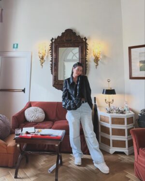 Lee Min-jung Instagram - 내가 타고 싶었던건 아닌데 막상 타니 내가 신나하고 아들이 사진찍어줌 ㅋ 나머지는 이것저것