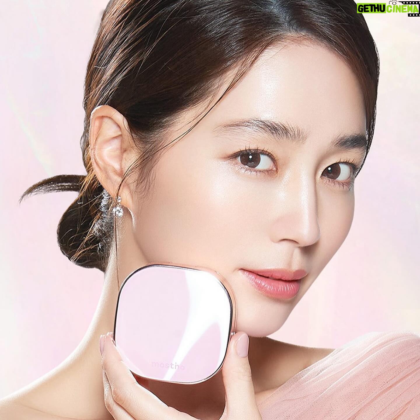 Lee Min-jung Instagram - @mastina_official #매스티나 #쿠션 #ad 매스티나에서 쿠션이 나왔어요 써있는 그대로 Natural glow 자연스럽게 광이 나요^^ 필수템^^