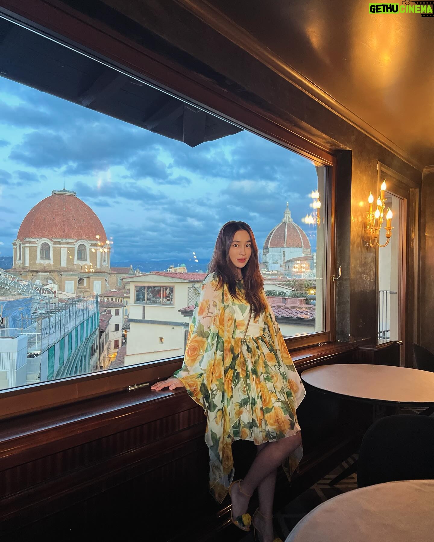 Lee Min-jung Instagram - 여전히 아름다운 피렌체…. 저런 멋진 뷰가 있는 레스토랑이있다니…. @koreafilmfest Thanks for having us!!!