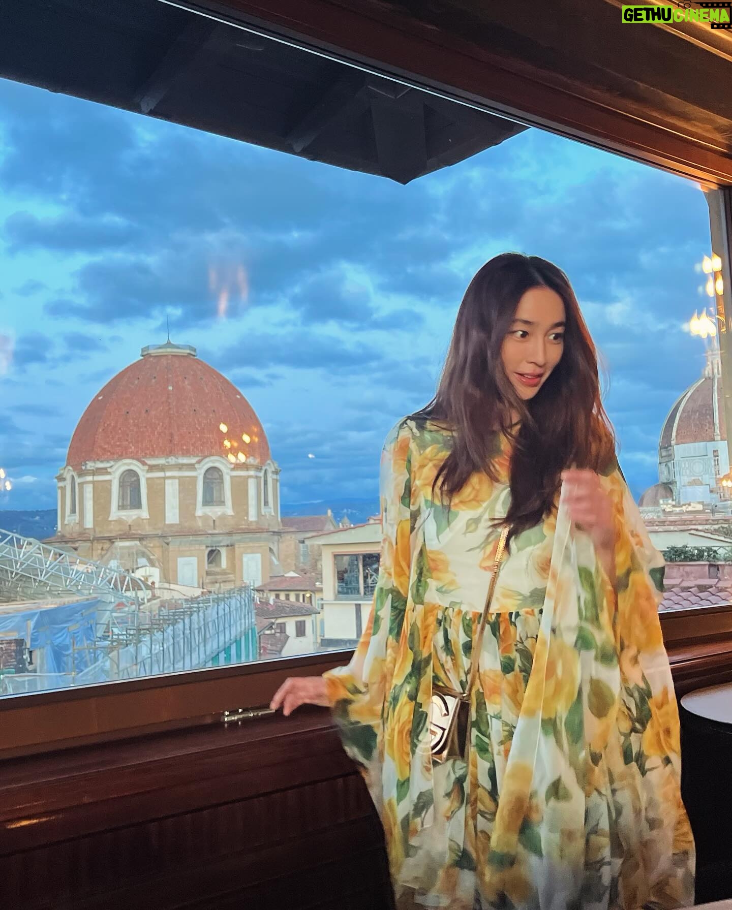 Lee Min-jung Instagram - 여전히 아름다운 피렌체…. 저런 멋진 뷰가 있는 레스토랑이있다니…. @koreafilmfest Thanks for having us!!!
