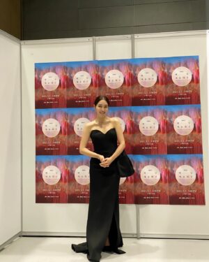 Lee Min-jung Instagram - #백상예술대상  오랫만에 하균선배님도 너무 반가웠어요!! 백상예술대상 60주년도 축하드립니다!!!