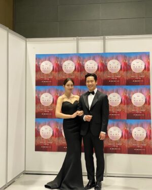 Lee Min-jung Instagram - #백상예술대상  오랫만에 하균선배님도 너무 반가웠어요!! 백상예술대상 60주년도 축하드립니다!!!