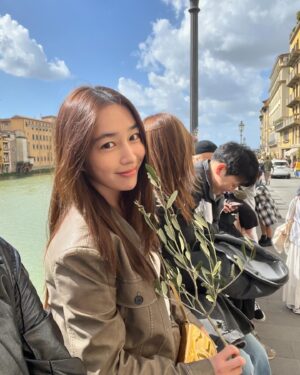 Lee Min-jung Instagram - ☁️ ☀️ 하늘이다했다