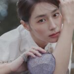 Lee Min-jung Instagram - #제작지원 투스카니의 평화로운 전원에서 만난 배우 이민정. 클래식한 스타일과 대담한 애티튜드의 향연. 고요히 그러나 웅장하게 빛나는 그의 모든 순간을 함께하세요. 더 많은 화보와 제품 정보는 5월호 및 웹사이트에서 확인할 수 있습니다. ✨ CONTRIBUTING EDITOR | 강지혜(와이즈웍스) PHOTO | 강현인 STYLIST | 서수경 HAIR | 이현(제니하우스) MAKEUP | 무진(제니하우스) LOCATION | 코모 카스텔로 델 네로 COOPERATION | 제이슨 여행사 #이민정 #이브살로몬 #래쉬아이웨어 #지미추 #제이슨여행사 @216jung @yves_salomon @lasheyewear_official @jimmychoo @jasontravel_korea @comocastellodelnero