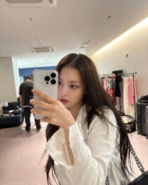 Lee Na-gyung Instagram - Happy birthday to me 🖤