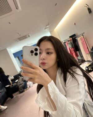 Lee Na-gyung Instagram - Happy birthday to me 🖤