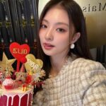 Lee Na-gyung Instagram - 따뜻한 연말 보내요 🧸 #ad #12월의플로버 #santa나경 #메종21G #오드퍼퓸 @maison21g_kr