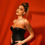 Lee Rodriguez Instagram – Hello friends! Sending love and good vibes your way! 🧡☺️

Also, new  music coming soon !! 👀🫢