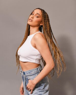 Lee Rodriguez Instagram - He got a God Complex, he’s so selfish… 🙄

Photographer: @graphicsmetropolis 
Styling: @lucakingston 
Hair: @cindygromero 
Makeup: @arrmandogarcia