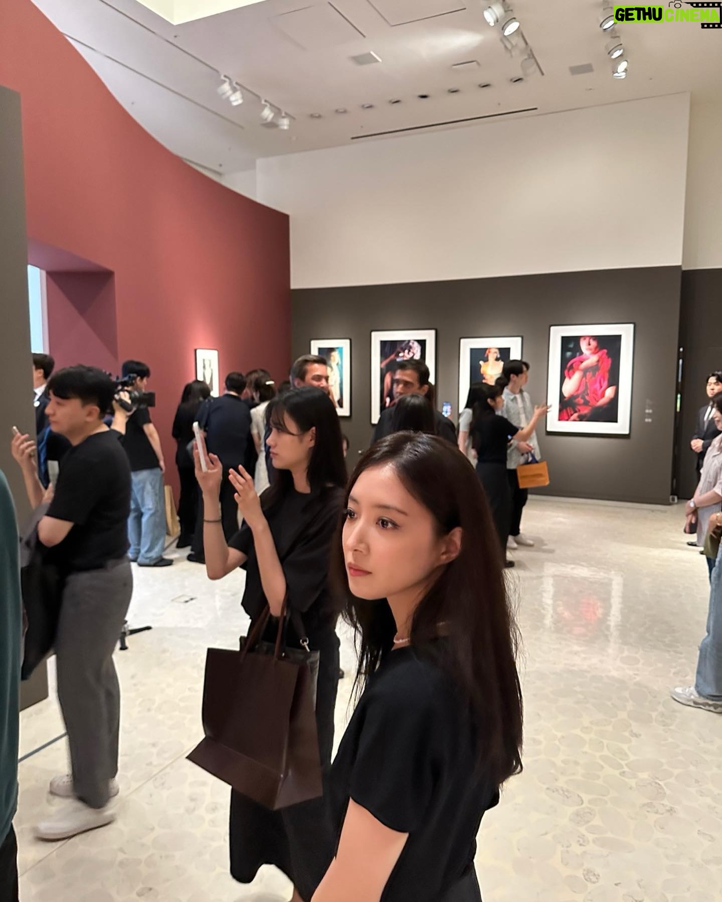 Lee Se-young Instagram - 나도 멋있는 사람이 돼야지 #cindysherman @fondationlv