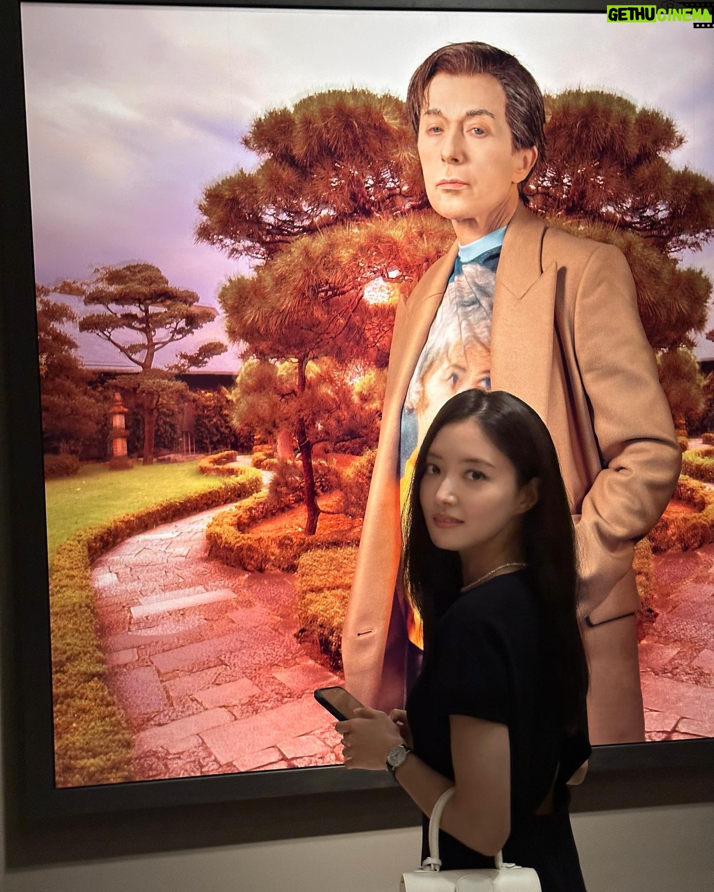 Lee Se-young Instagram - 나도 멋있는 사람이 돼야지 #cindysherman @fondationlv