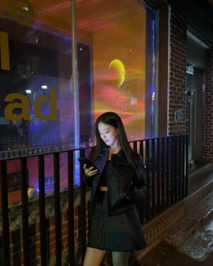 Lee Se-young Instagram - HAPPY VALENTINE’S DAY🖤😎🔥