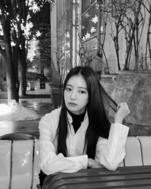 Lee Se-young Instagram - January photo dump🖤