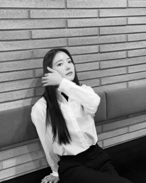 Lee Se-young Instagram - January photo dump🖤
