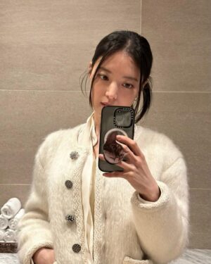 Lee Se-young Instagram - January photo dump🖤