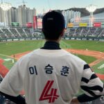 Lee Seung-hoon Instagram – 야구… 좋아하세요? #롯데자이언츠 ⚾️
