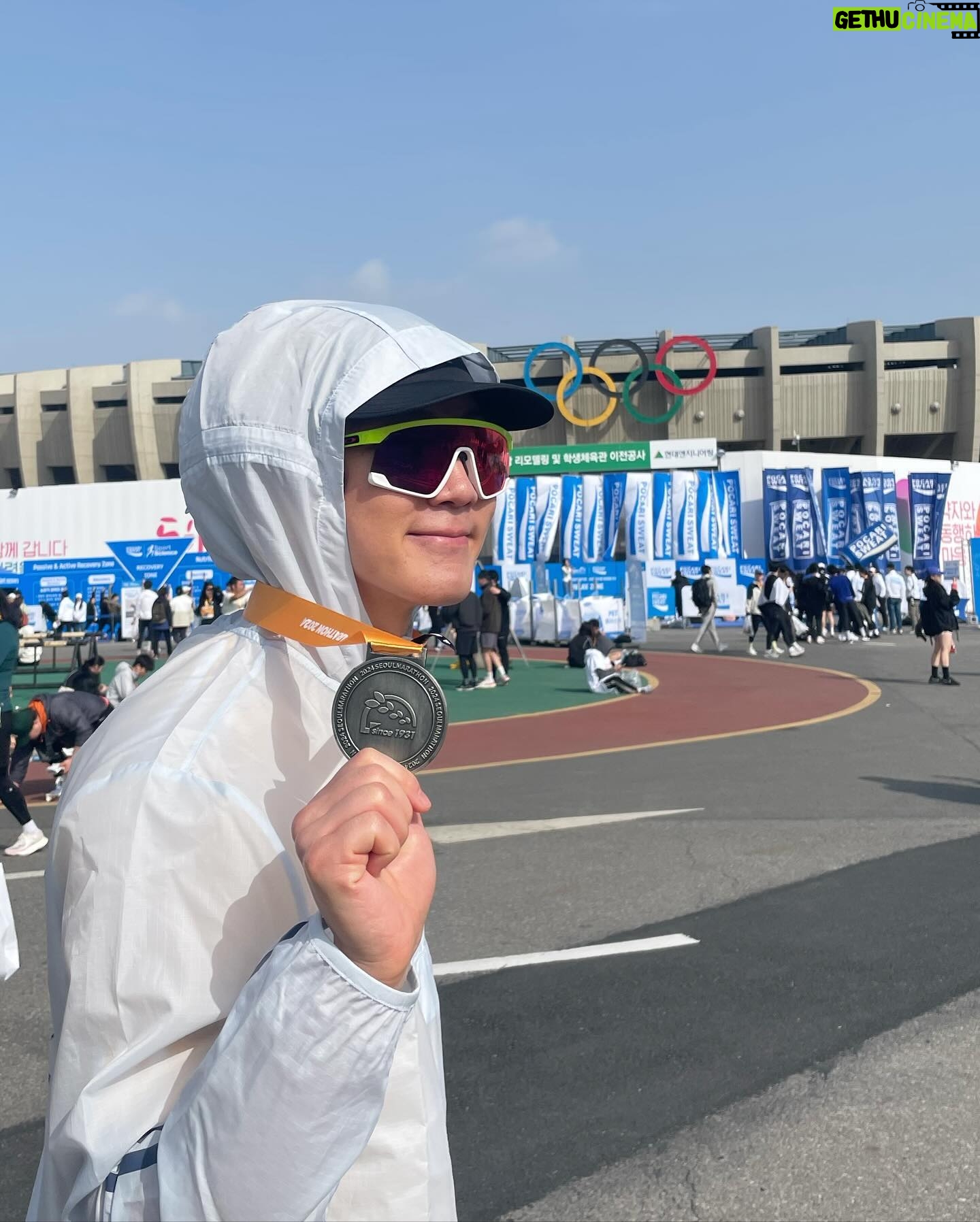 Lee Seung-hoon Instagram - 10km 마라톤 도전 성공🏃🏻🏅#서울마라톤