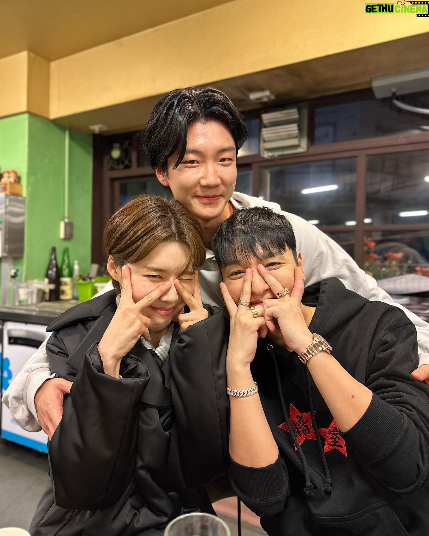 Lee Seung-hoon Instagram - 태어난 김에 세계일주🏆✨ #MBC연예대상