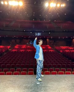 Lee Seung-hoon Instagram - 덕분에 많이 울고 웃었습니다 지금까지 훈삼동을 서포트 해주신 여러분 모두 진심으로 감사합니다🩵 앞으로도 저의 Keep dancing은 계속됩니다🕺🏻 #드림하이