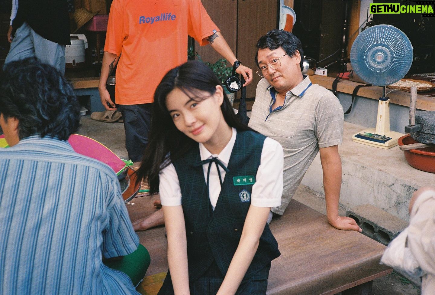 Lee Sun-bin Instagram - #쿠팡플레이 #소년시대 ❤️ 병태랑 지영이랑 호석이랑 아부지랑!🕷️ 3,4화도 나왔는디 아직도 안 본 사람 있는겨!??