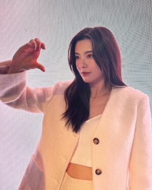 Lee Sun-bin Instagram - 2024.01.07 🎂 
축하 해주신 모든 분들 사랑해요 감사해요 미안해요 더 잘할게요..❤️
그리고 오늘 행복에 늪에 빠지게 해준 우리 해콩이들..❤️
아직도 여운이…
정말 다음번엔 더 제대로 준비할거야!!!!!😏
항상 감동이고 매번 볼 때 마다 많은 위로를 받는 것 같아요..🥹
슬로건 이벤트는.. 정말이지.. 왜 자꾸 매번 울리려 하는 거야…?
사랑해요 진심 담아서 고마워 울 해콩이들..😭 
잊지 않을게요.(근엄) 내 맘 알지!????😘

( TMI 그리고 내 칭구들은 나 빠른 안쳐줘서 한 살 어리게 인정 안해주더라.. 쩝..ㅋ 고맙다! ㅋ )