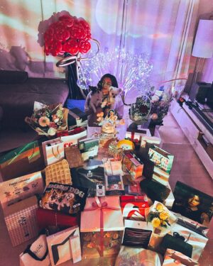 Lee Sun-bin Instagram - 2024.01.07 🎂 
축하 해주신 모든 분들 사랑해요 감사해요 미안해요 더 잘할게요..❤️
그리고 오늘 행복에 늪에 빠지게 해준 우리 해콩이들..❤️
아직도 여운이…
정말 다음번엔 더 제대로 준비할거야!!!!!😏
항상 감동이고 매번 볼 때 마다 많은 위로를 받는 것 같아요..🥹
슬로건 이벤트는.. 정말이지.. 왜 자꾸 매번 울리려 하는 거야…?
사랑해요 진심 담아서 고마워 울 해콩이들..😭 
잊지 않을게요.(근엄) 내 맘 알지!????😘

( TMI 그리고 내 칭구들은 나 빠른 안쳐줘서 한 살 어리게 인정 안해주더라.. 쩝..ㅋ 고맙다! ㅋ )