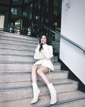 Lee Sun-bin Instagram - 병태랑 지영이랑 #악뮤의오날오밤 다녀왔슈❤️ 
오늘 #소년시대 마지막화 보구 오날오밤으로 넘어오셔유~❤️
크리스마스 선물로 노래 선물 드릴게유🎉