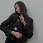 Lee Sung-kyoung Instagram - 저도 오빠처럼 훌륭한 사람이 되어서 이런 짱 멋진 선물을 하는 사람이 되겠습미다. 감쟈합니다. @xxxibgdrgn 쳬고👍🏻 만만세