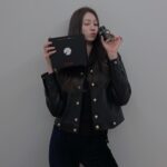 Lee Sung-kyoung Instagram - 저도 오빠처럼 훌륭한 사람이 되어서 이런 짱 멋진 선물을 하는 사람이 되겠습미다. 감쟈합니다. @xxxibgdrgn 쳬고👍🏻 만만세