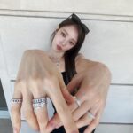 Lee Sung-kyoung Instagram - 🖤