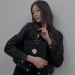 Lee Sung-kyoung Instagram - 저도 오빠처럼 훌륭한 사람이 되어서 이런 짱 멋진 선물을 하는 사람이 되겠습미다. 감쟈합니다. @xxxibgdrgn 쳬고👍🏻 만만세