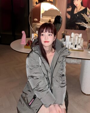 Lee Yu-bi Instagram - 유비패딩 입은 모네 💕 오늘두 화이팅 합니다아아!!!