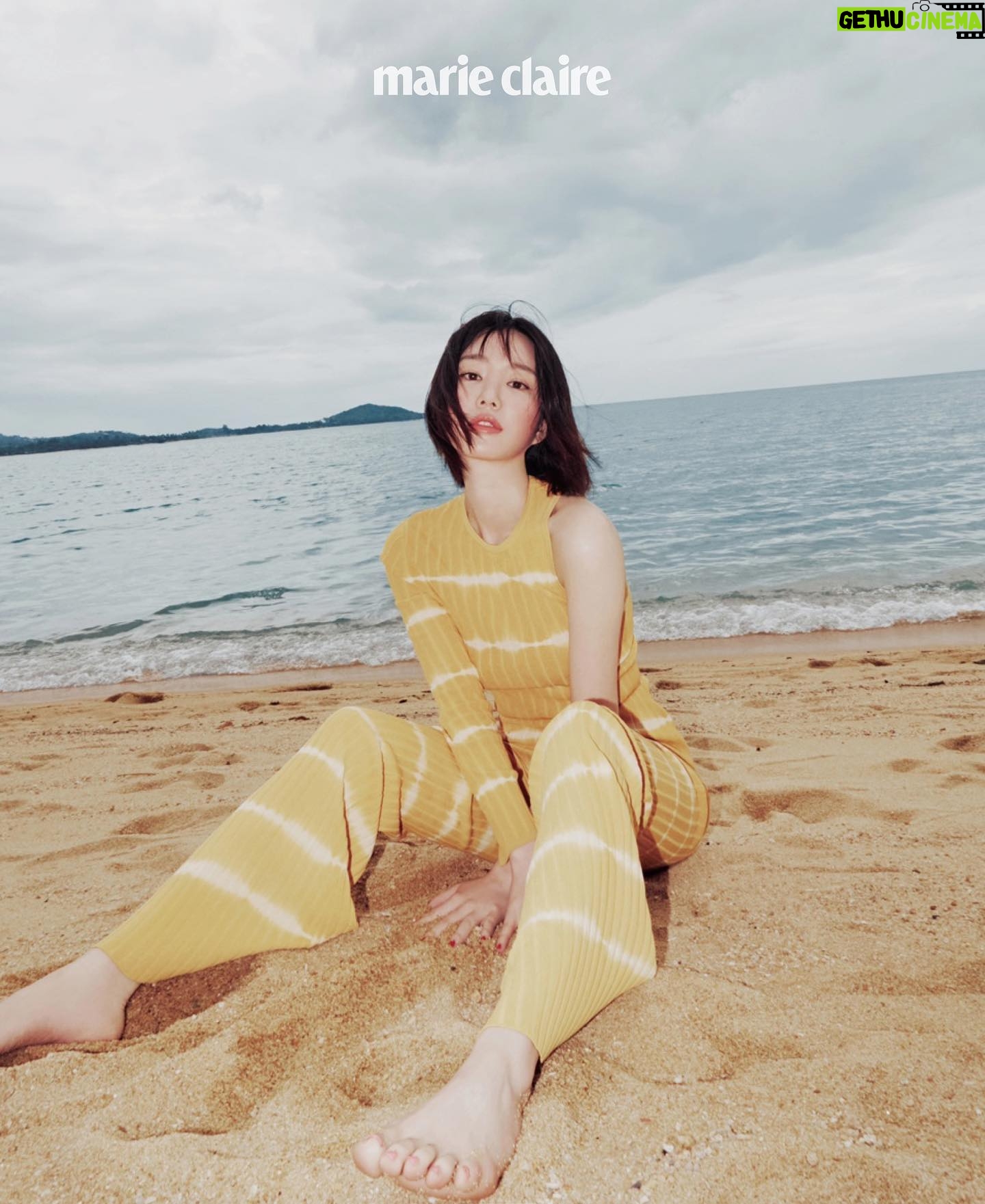 Lee Yu-bi Instagram - @marieclairekorea 📸 @jdzcity 💇🏻♀️ @dakyeomeee 💄 @sinyeong0907 👗 @hanstyle_s.h