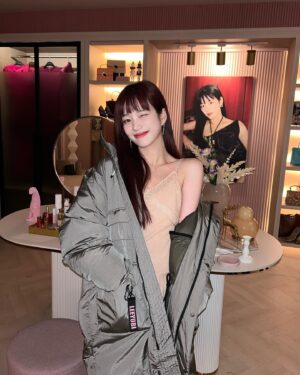 Lee Yu-bi Instagram - 유비패딩 입은 모네 💕 오늘두 화이팅 합니다아아!!!