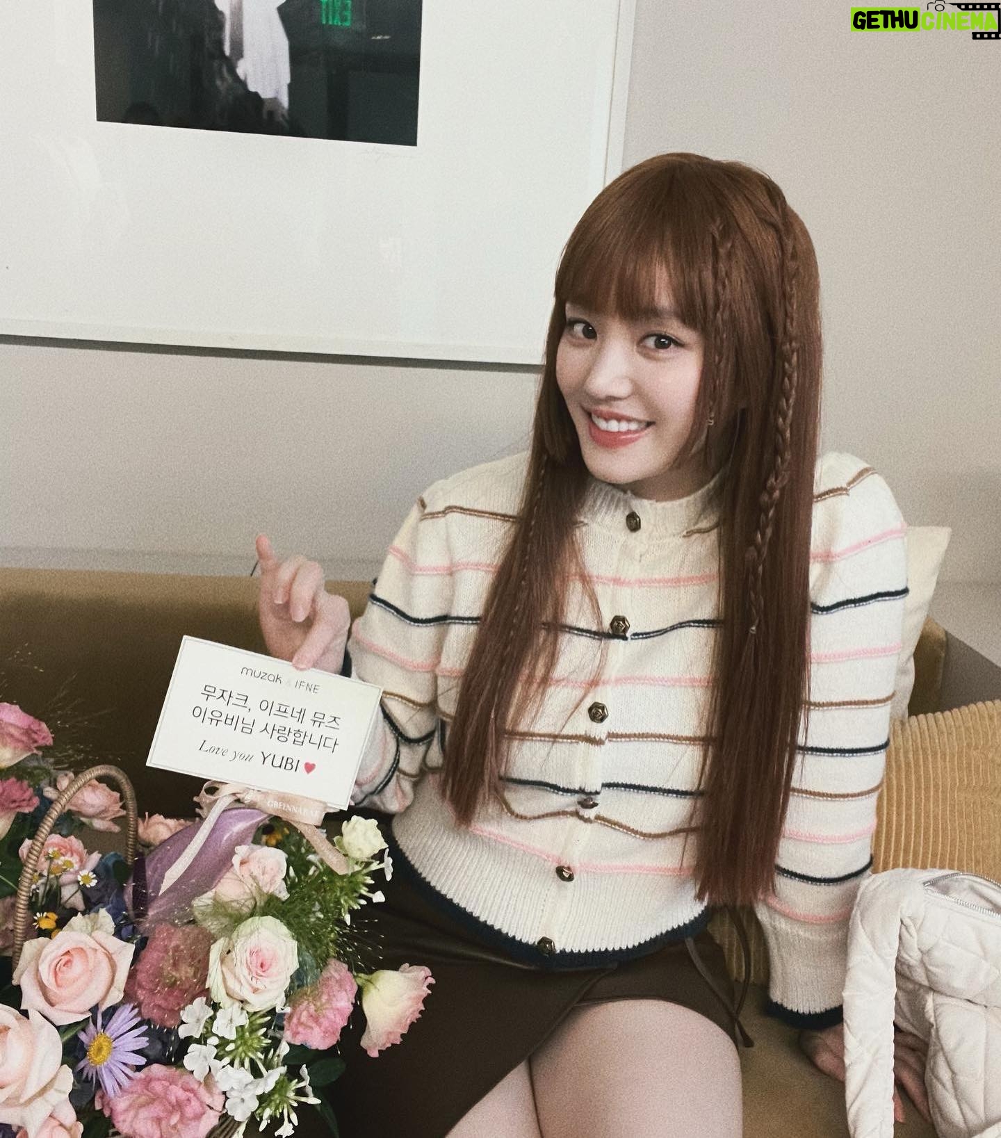 Lee Yu-bi Instagram - 무자크&이프네 X 유비 💜🦄 fw도 함께했어요 🐶🐶