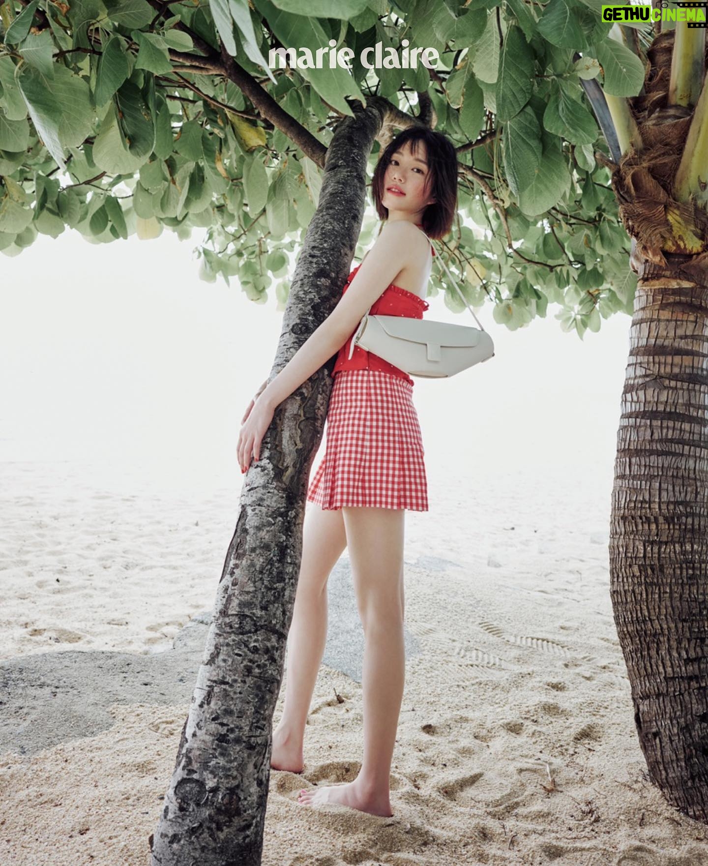Lee Yu-bi Instagram - @marieclairekorea 📸 @jdzcity 💇🏻♀️ @dakyeomeee 💄 @sinyeong0907 👗 @hanstyle_s.h