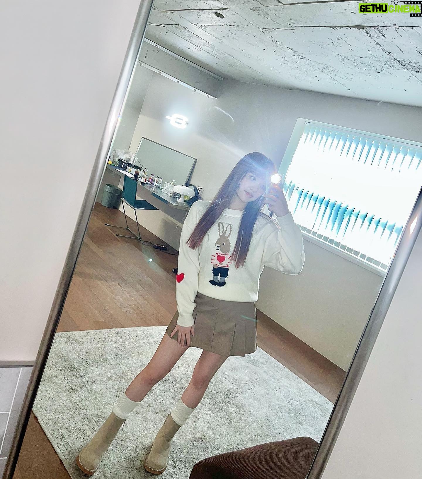 Lee Yu-bi Instagram - 무자크&이프네 X 유비 💜🦄 fw도 함께했어요 🐶🐶
