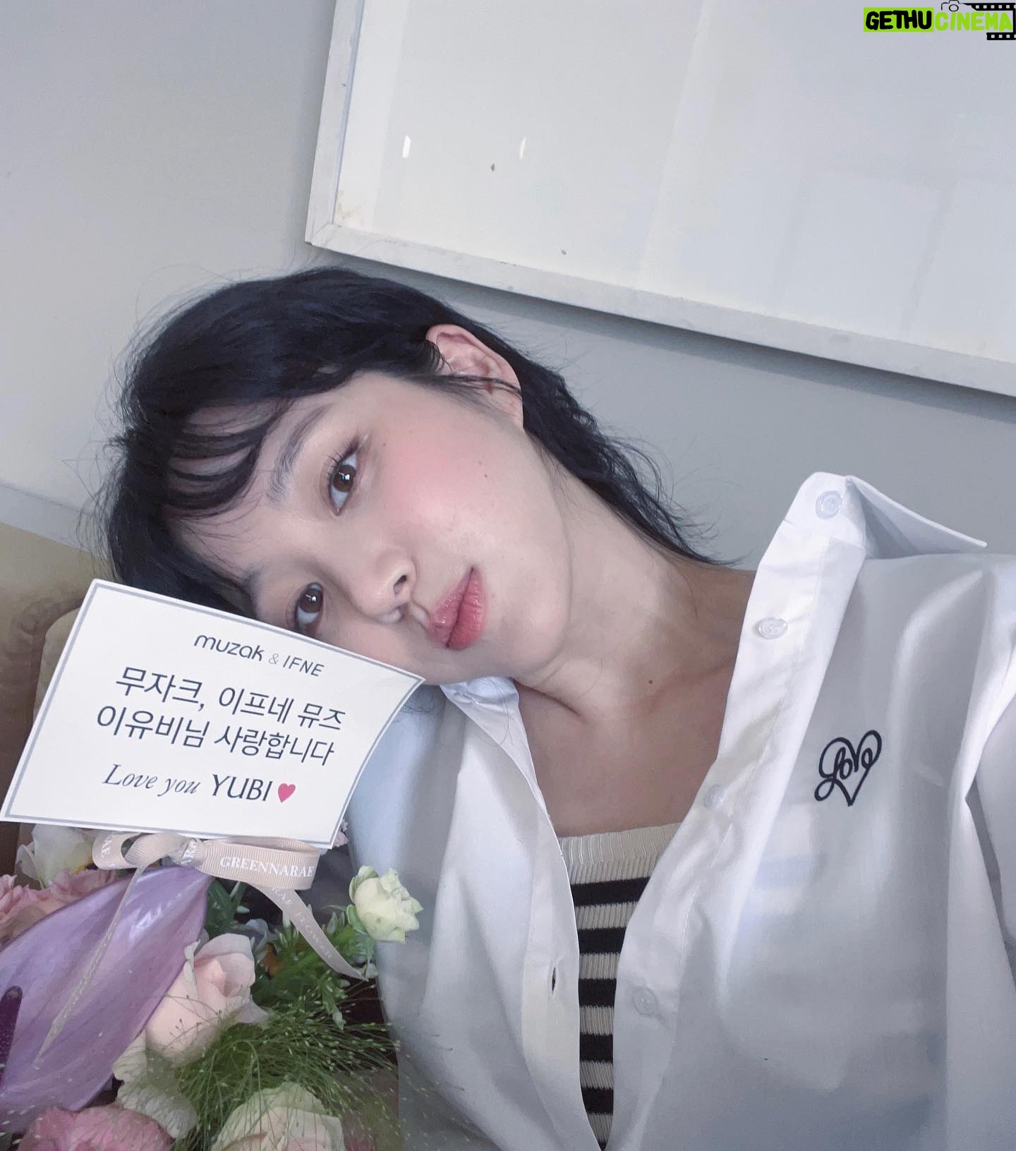 Lee Yu-bi Instagram - 무자크&이프네 X 유비 💜🦄 fw도 함께했어요 🐶🐶