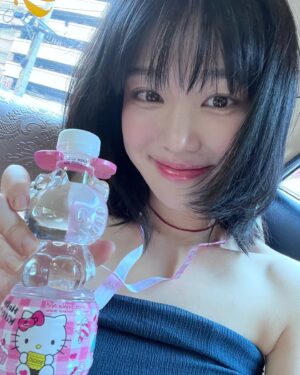 Lee Yu-bi Instagram - I can keep all your secrets in ma pocket locket💕🎀💘