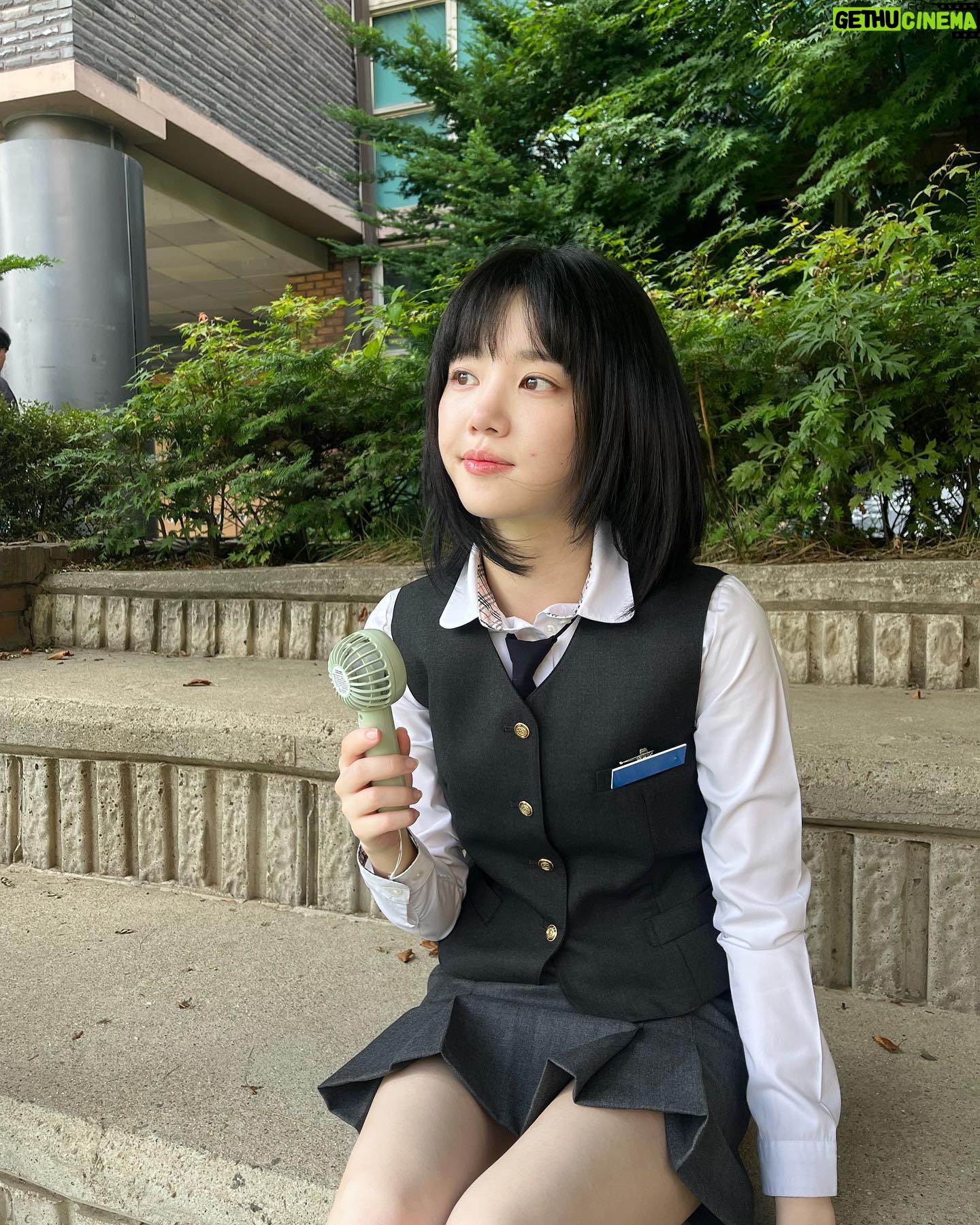 Lee Yu-bi Instagram - 미먼 없는 촬영 최고 🎬🍒🍭❤️ 아 볼에 여드름 ㅠ 힣
