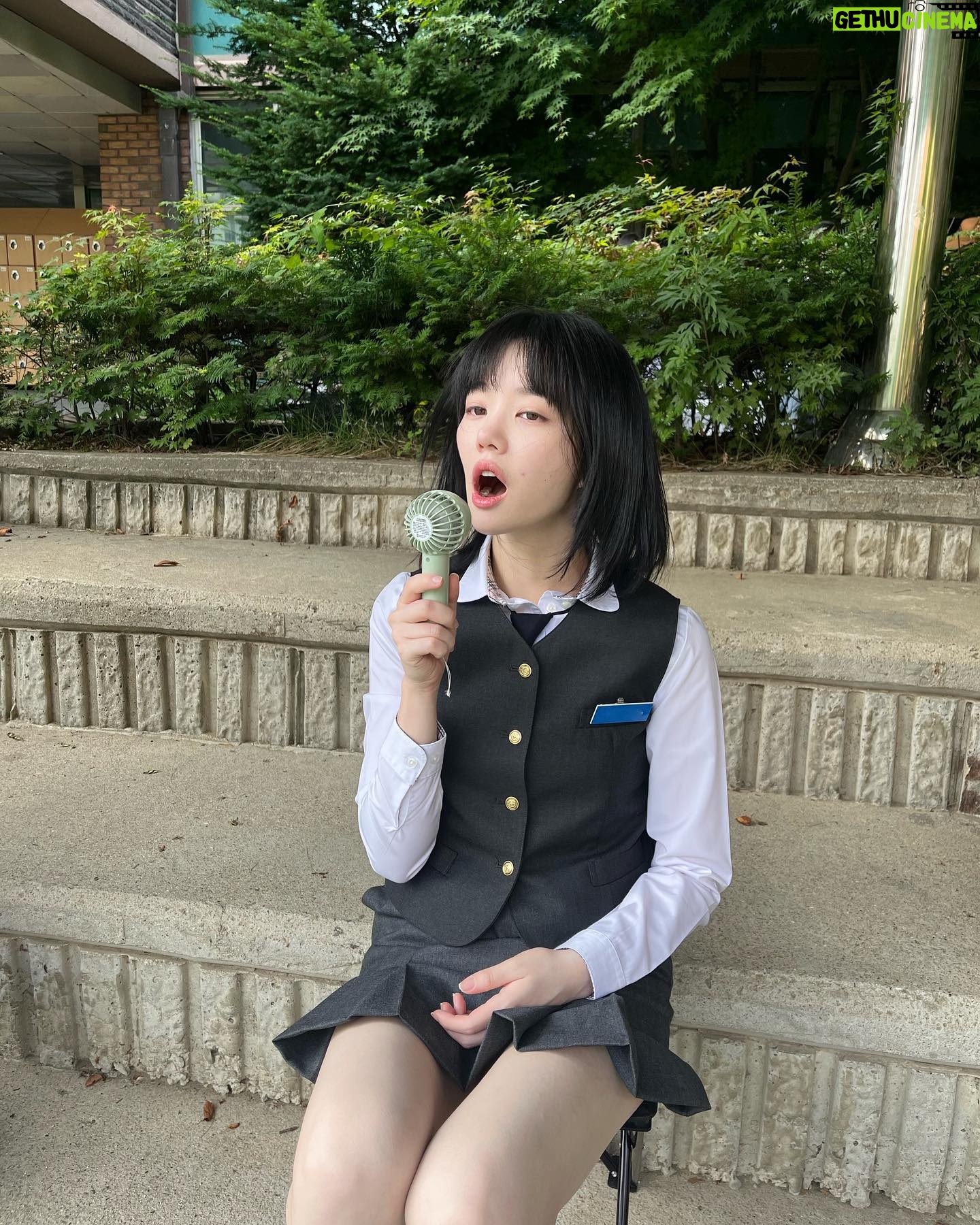 Lee Yu-bi Instagram - 미먼 없는 촬영 최고 🎬🍒🍭❤️ 아 볼에 여드름 ㅠ 힣