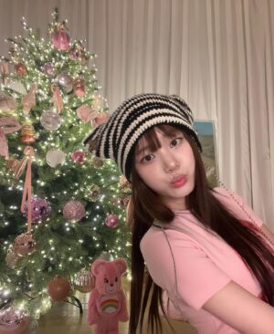 Lee Yu-bi Instagram - Happy Merry Christmas 💕💕💕💕💕