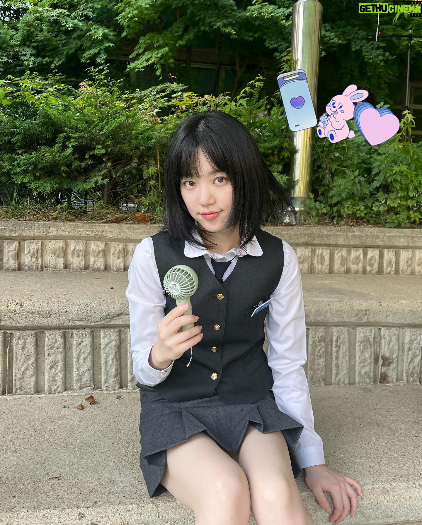 Lee Yu-bi Instagram - 미먼 없는 촬영 최고 🎬🍒🍭❤️ 아 볼에 여드름 ㅠ 힣