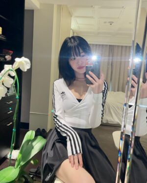 Lee Yu-bi Instagram - 셀프 메이컵 해밨쪙🥰 #selfmakeup