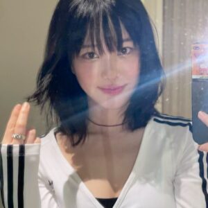 Lee Yu-bi Instagram - 셀프 메이컵 해밨쪙🥰 #selfmakeup