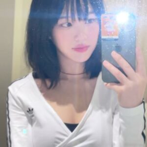Lee Yu-bi Instagram - 셀프 메이컵 해밨쪙🥰 #selfmakeup