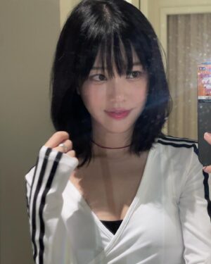 Lee Yu-bi Instagram - 셀프 메이컵 해밨쪙🥰 #selfmakeup